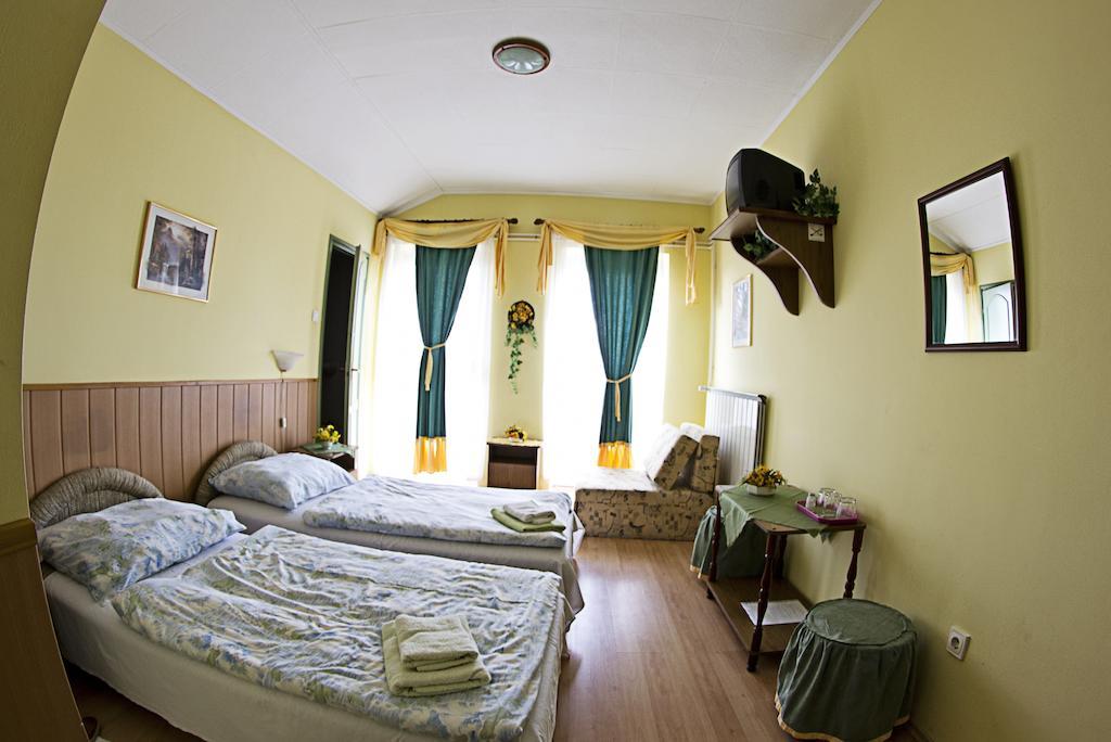 Muskatli Panzio Bed & Breakfast Дьор Стая снимка