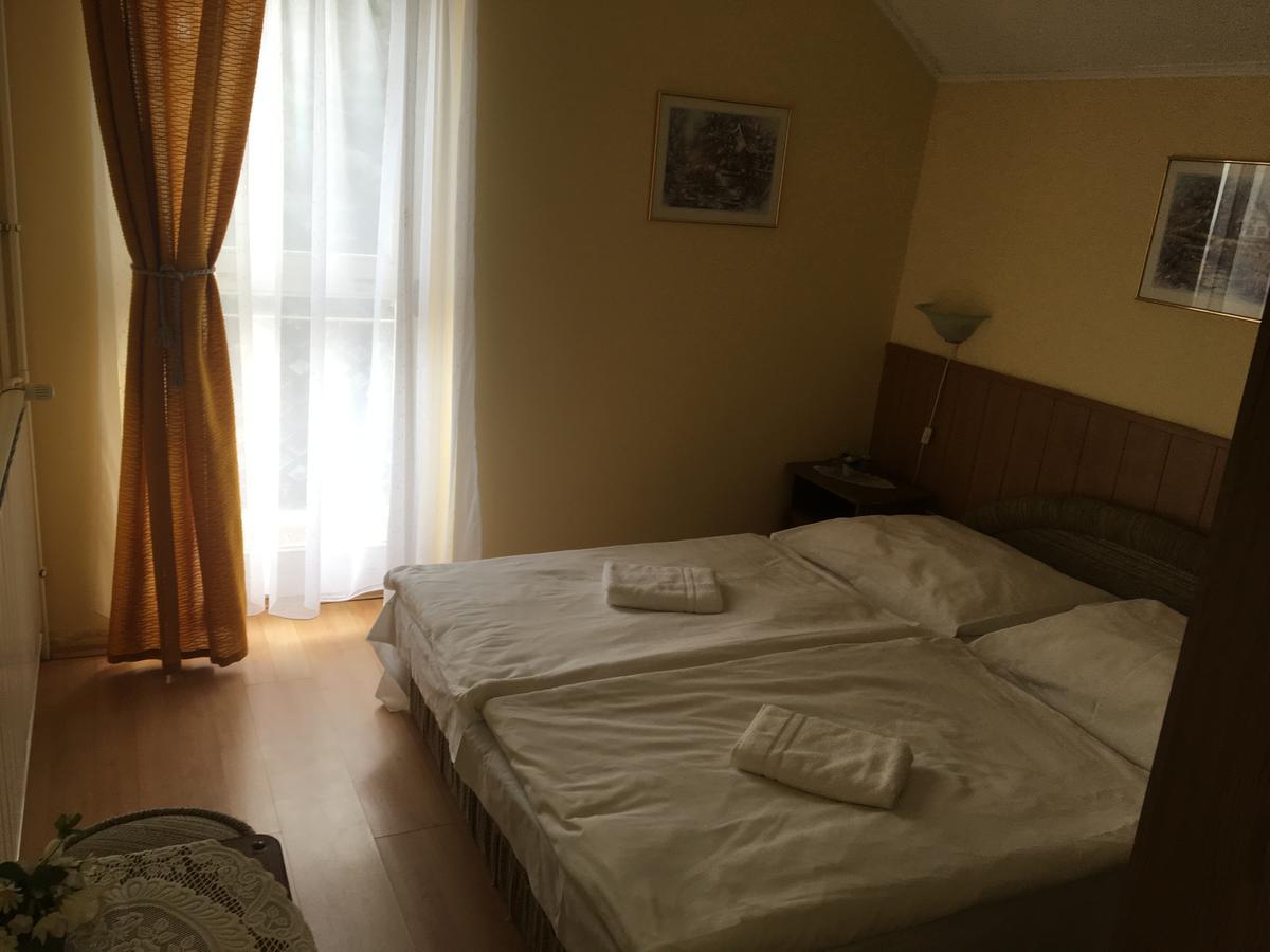 Muskatli Panzio Bed & Breakfast Дьор Екстериор снимка