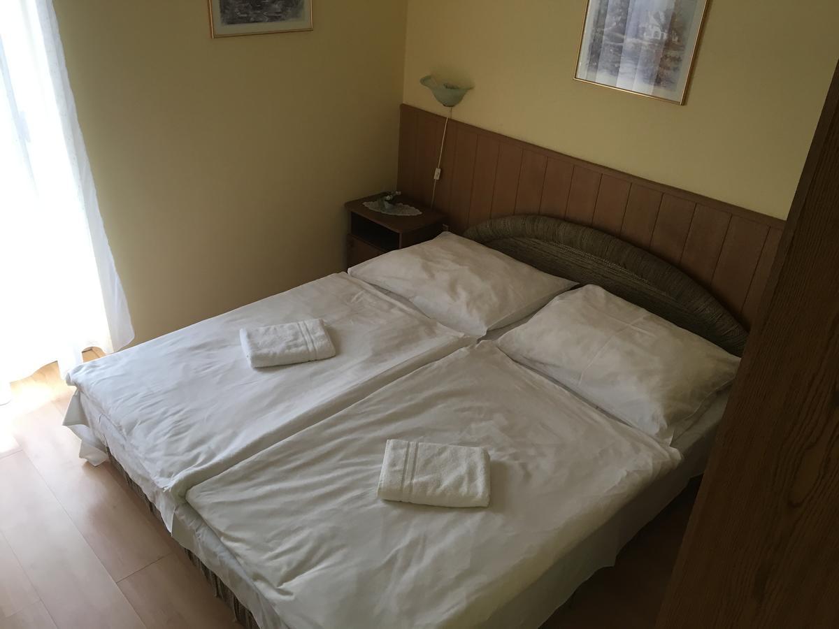 Muskatli Panzio Bed & Breakfast Дьор Екстериор снимка