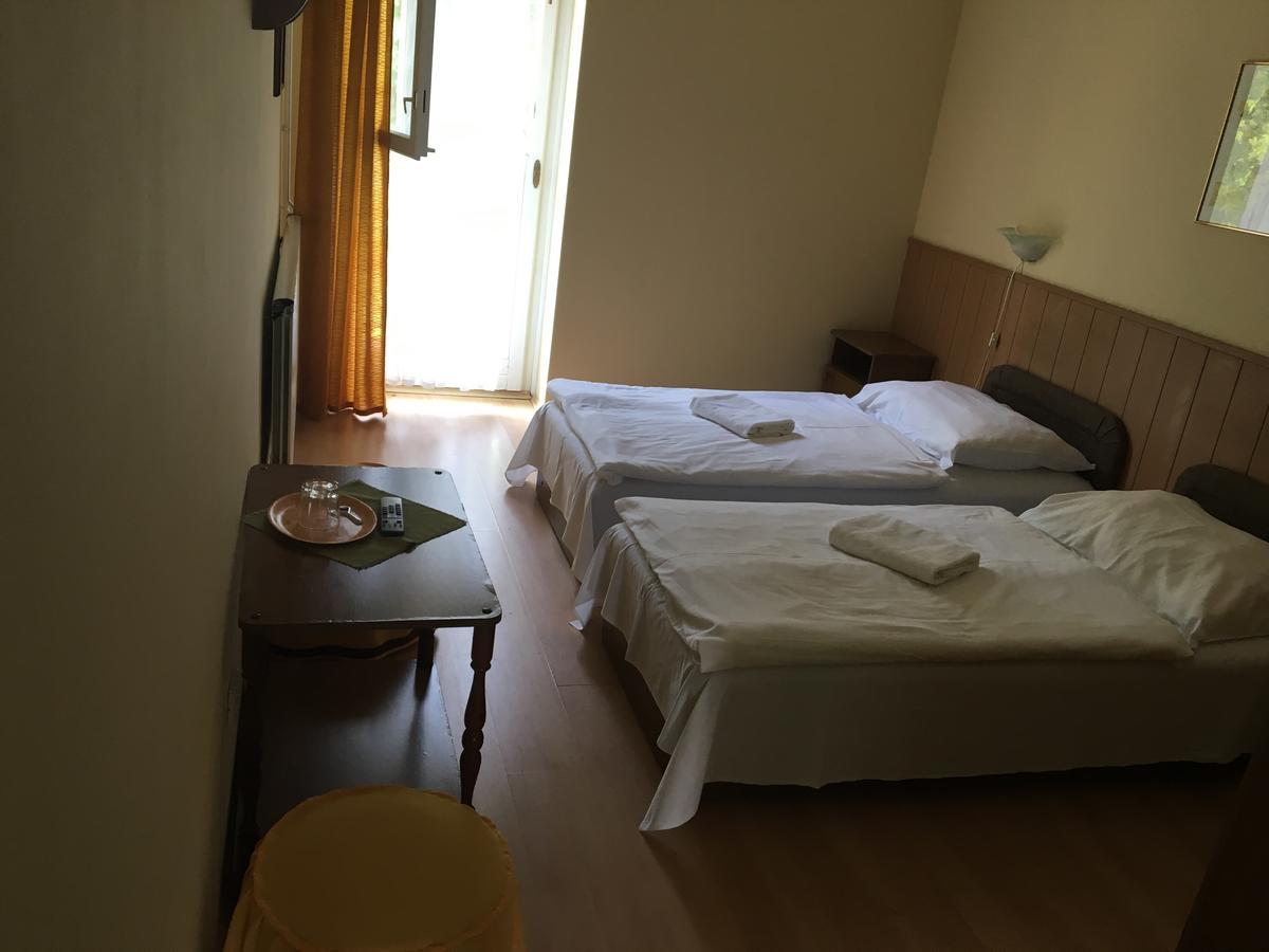 Muskatli Panzio Bed & Breakfast Дьор Екстериор снимка